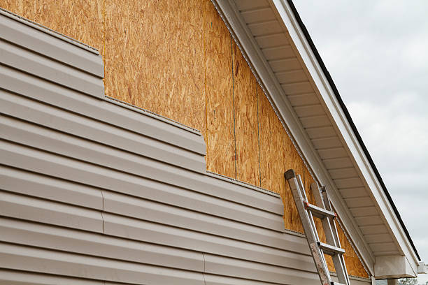 Professional Emergency Siding Repair technician working in Broadview, IL
